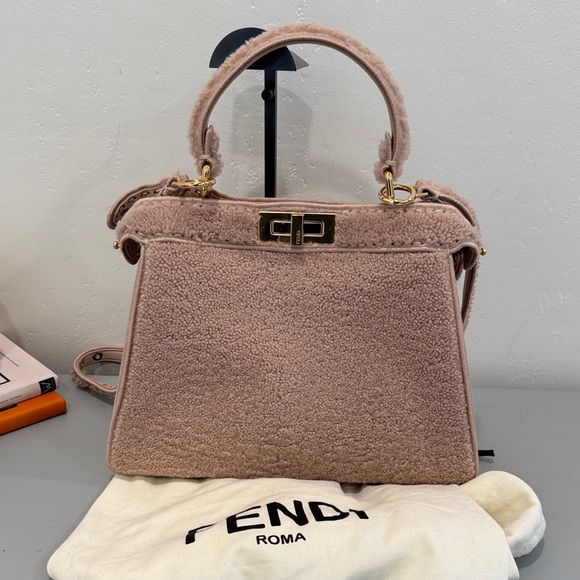 Fendi Handbags - 🚨FREE SHIPPING🚨 Fendi Pink Shearling Peekaboo Handbag